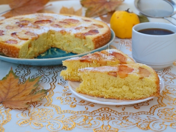 Рецепт шарлотки с айвой