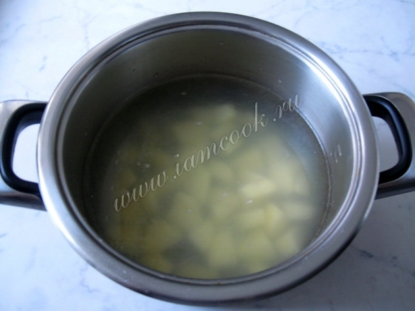 Картофель в рыбном бульоне