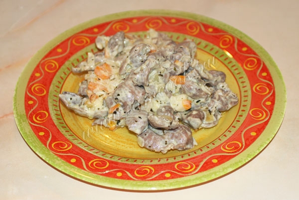 Тушеные куриные желудочки