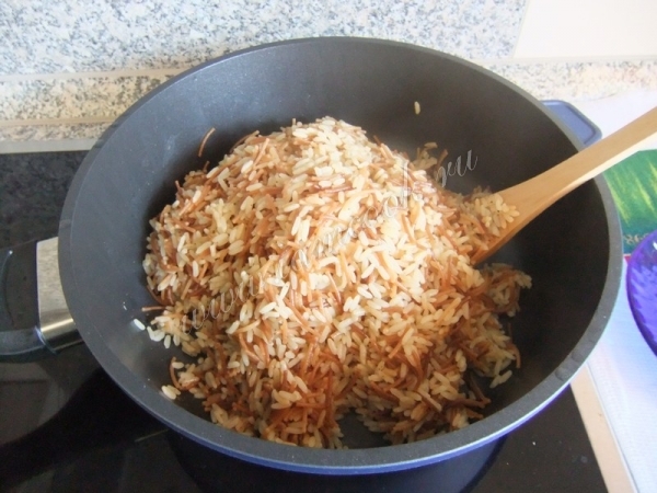 Рассыпчатый рис с лапшой