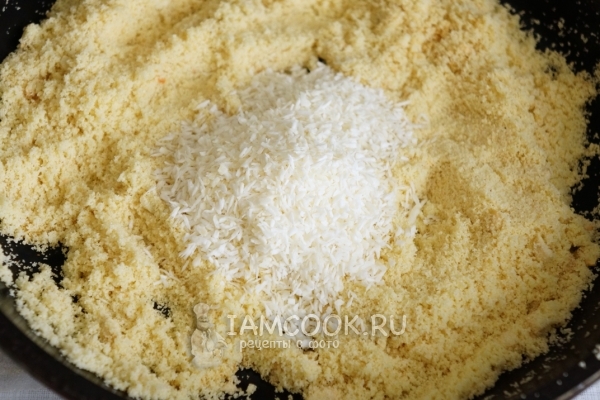 Всыпать кокосовую стружку