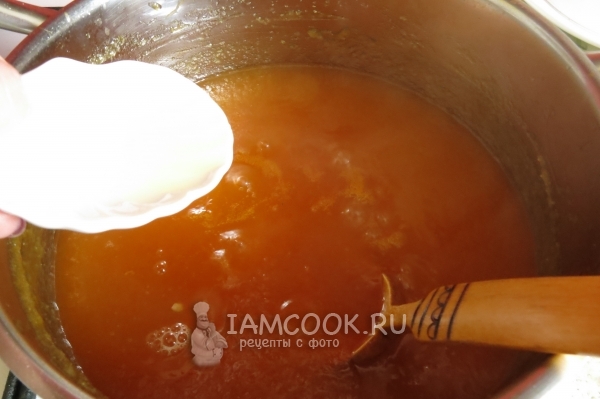 Влить сок лимона