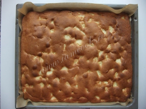 Выпекание немецкого яблочного пирога