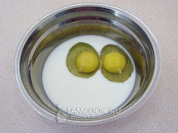 Яйца в молоке
