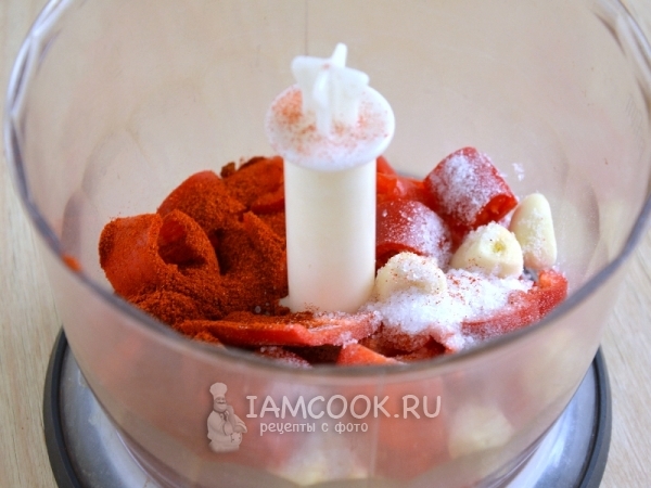 Всыпать соль и специи