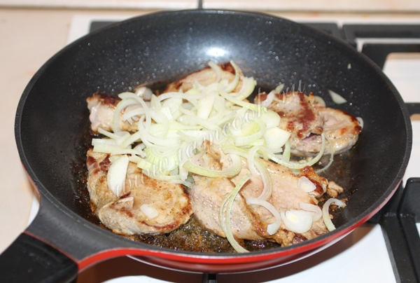 Обжарка стейков из свинины