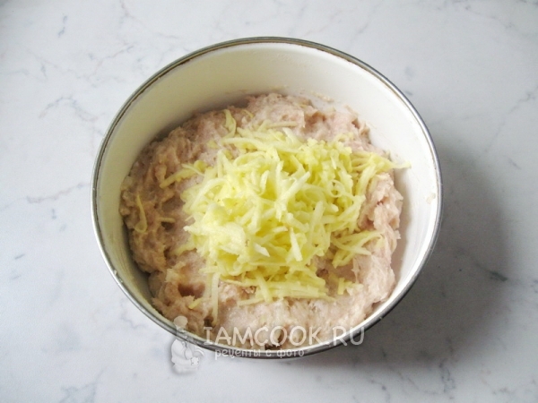 Натереть яблоко