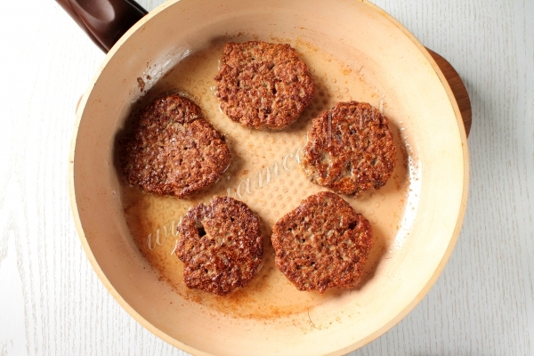 Жарка печеночных котлет