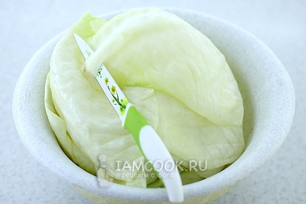 Обрезать толстые места капусты