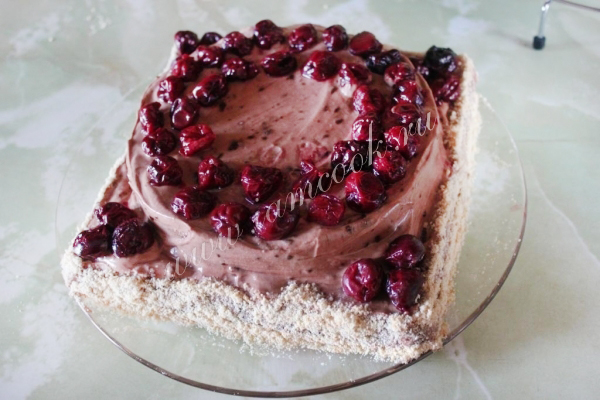 Готовим шоколадный торт с вишней