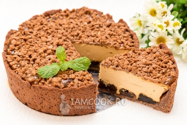 Фото сырника с вареной сгущенкой и черносливом