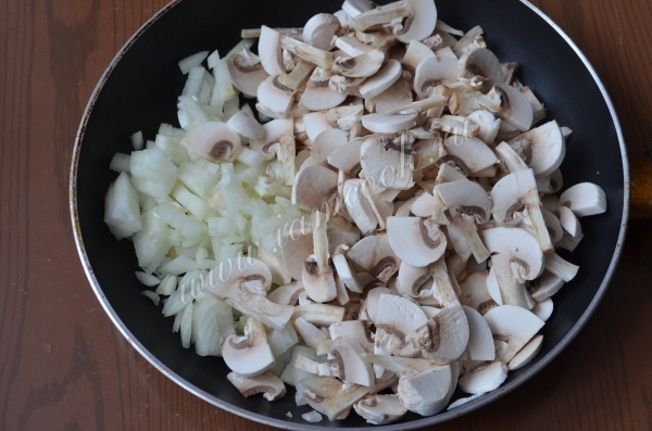 Обжарка грибов с луком