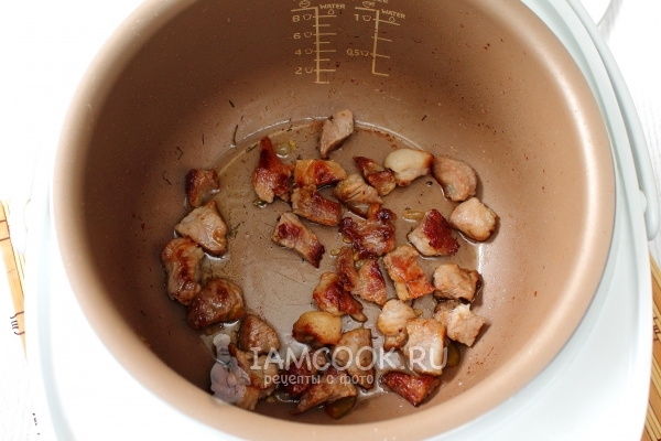 Обжарить мясо