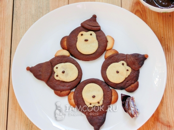 Сделать обезьянке глазки и носик