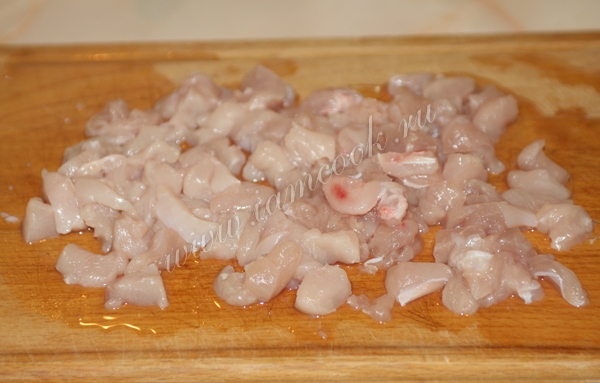 Нарезанное филе куриных грудок