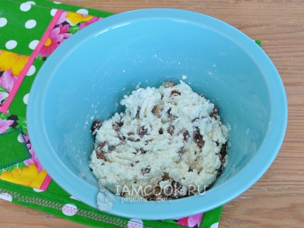 Добавить изюм