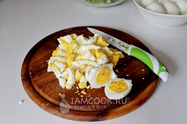 Порезать яйцо