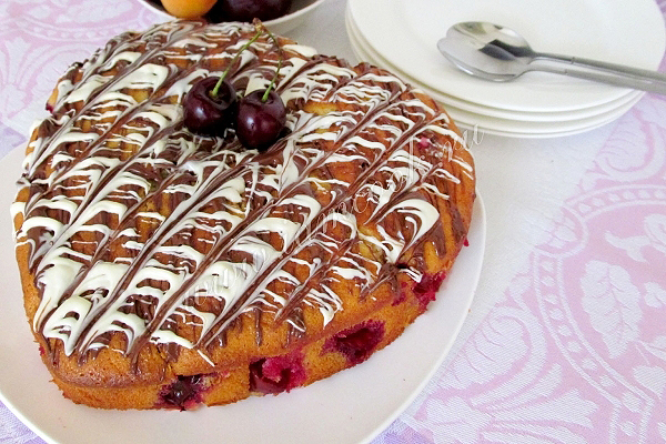 Сливовый пирог с абрикосами