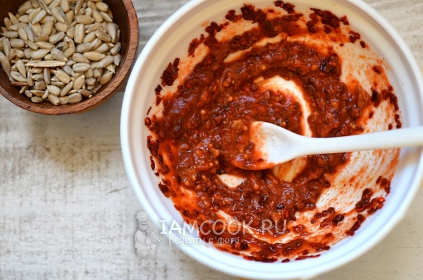 Смешать ингредиенты для маринада