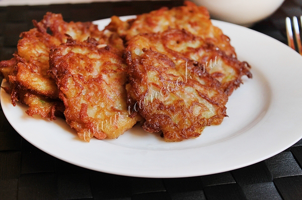 Рецепт кабачковых оладьев с колбасой