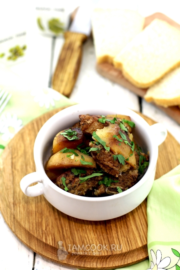 Фото тушеной картошки с рёбрышками