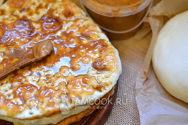 Мёд на лепёшке