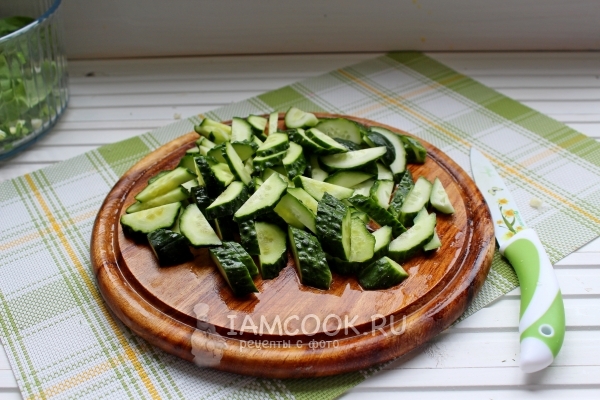 Порезать огурец