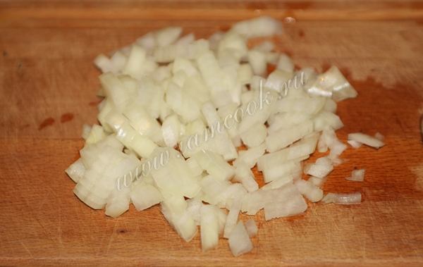Мелко нарезанный лук