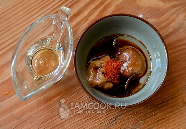 Добавить оливковое масло