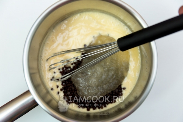 Положить шоколад и желатин