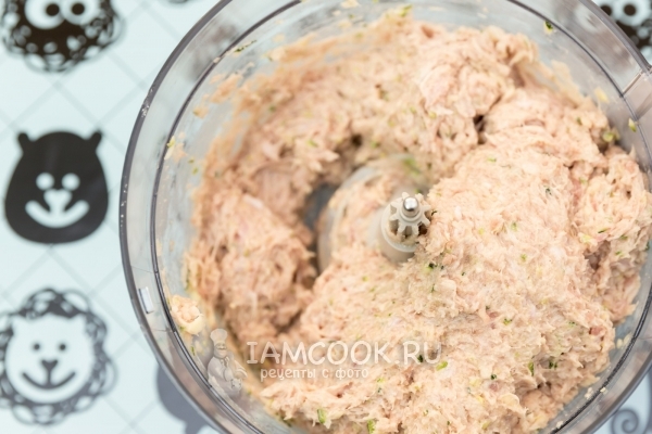 Перекрутить мясо с овощами