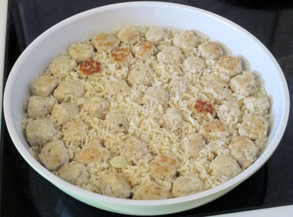 Тушение фрикаделек с рисом для детей