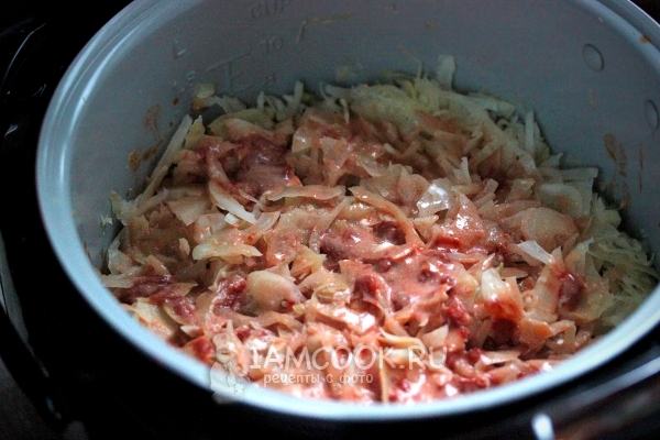 Добавить соус к капусте