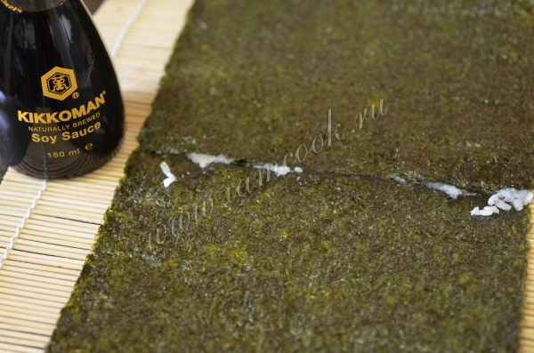 Соединить нори рисом