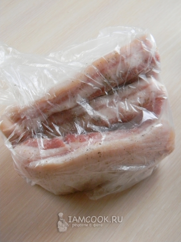 Сложить сало в пакет