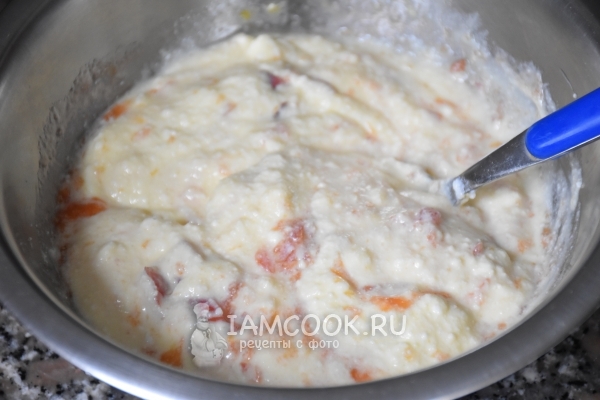 Положить яйцо и рикотту