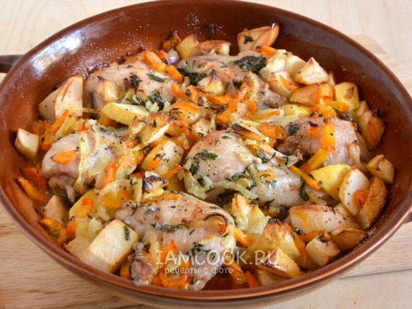 Рецепт курицы, запеченной с яблоками, чесноком и базиликом в духовке