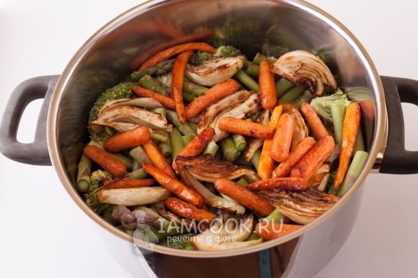 Положить фенхель с морковью