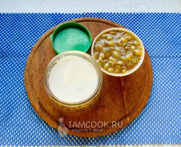 Сверху всыпать сахар