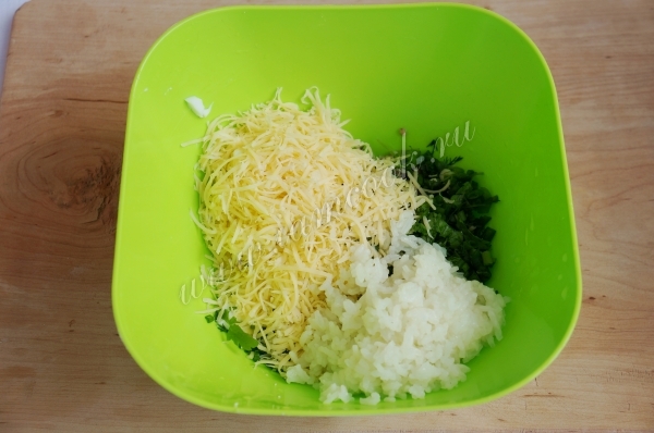 Соединить ингредиенты салата