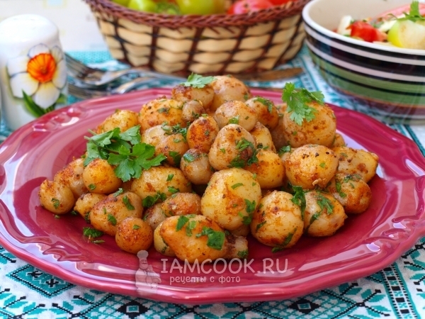 Рецепт молодого картофеля обжаренного с паприкой и чесноком