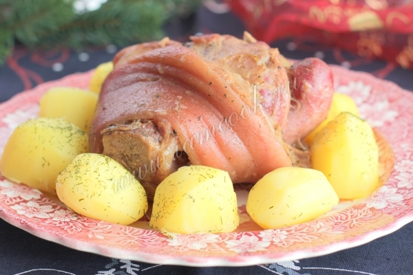 Рецепт запеченной свиной рульки