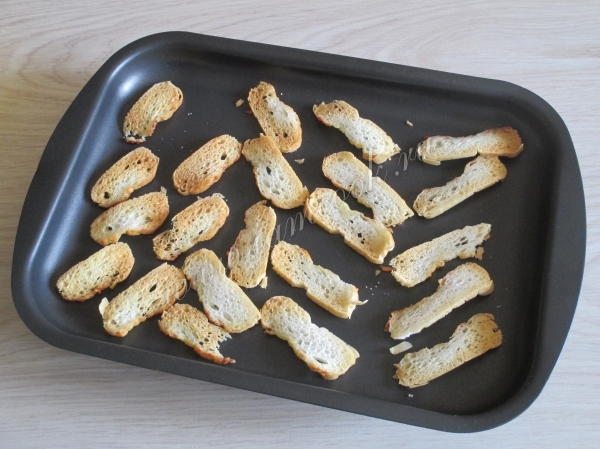 Сухарики для салата Цезарь