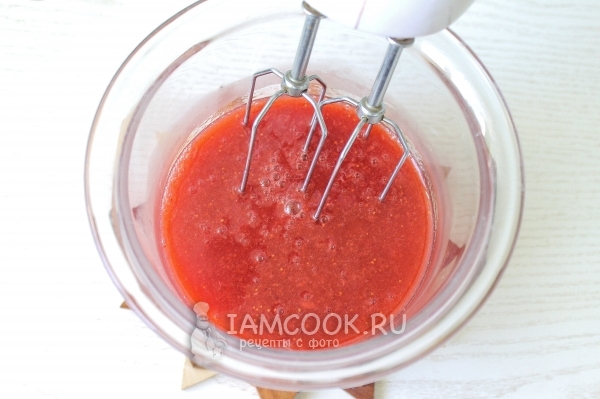 Взбить смесь миксером