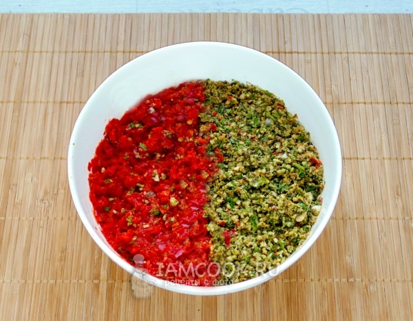 Соединить все измельченные ингредиенты