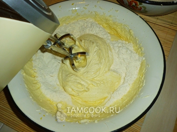 Всыпать муку