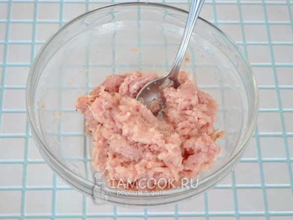 Перекрутить куриную грудку на мясорубке