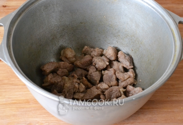 Обжарить мясо