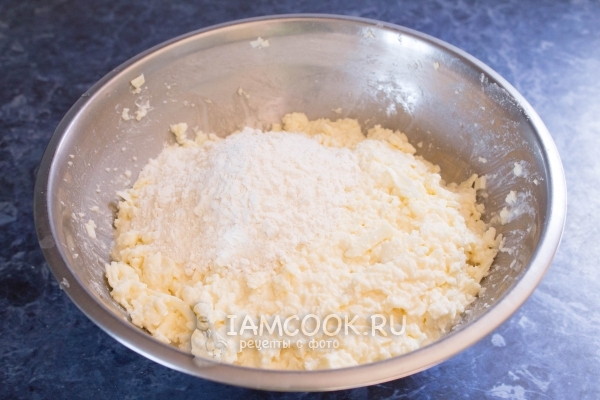 Всыпать муку