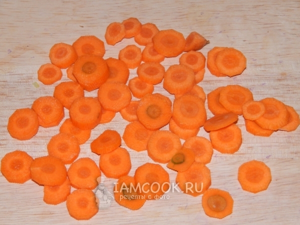 Нарезать морковь
